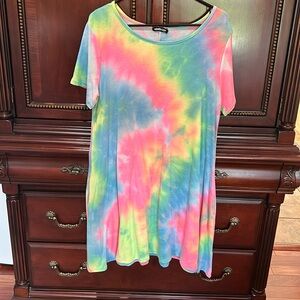 Hemish short sleeved tie-dye dress